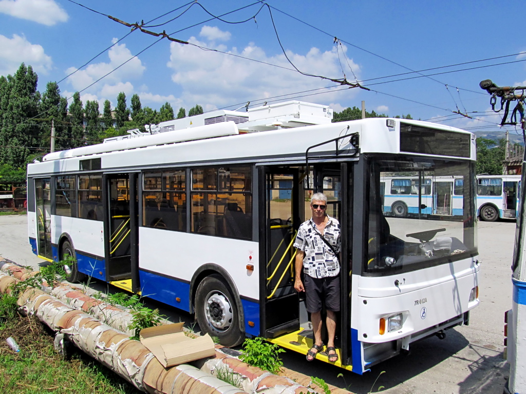 Новороссийск, Тролза-5275.03 «Оптима» № 41; Новороссийск — Новые троллейбусы; Работники электротранспорта