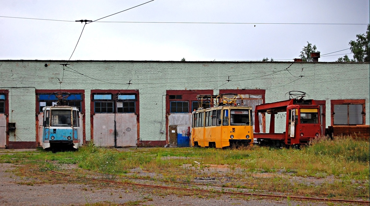 Novopolotsk, 71-605 (KTM-5M3) № 042; Novopolotsk, 71-605 (KTM-5M3) № 007; Novopolotsk, TK-28 № ТК 28