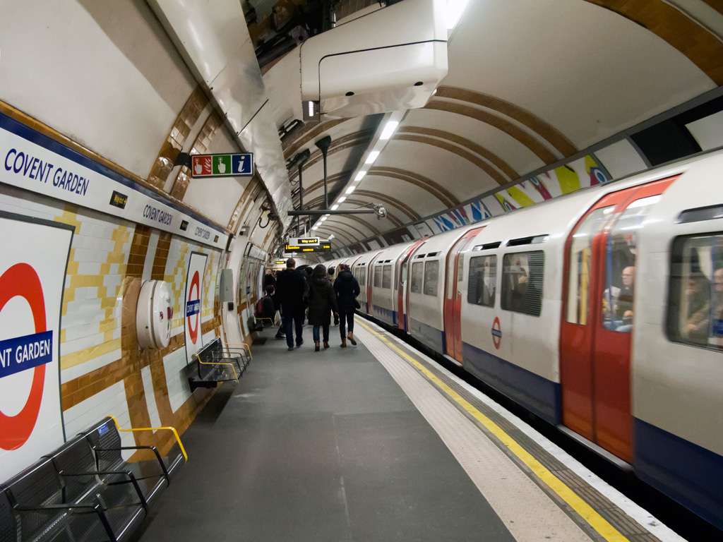 伦敦 — Underground — Lines and Stations