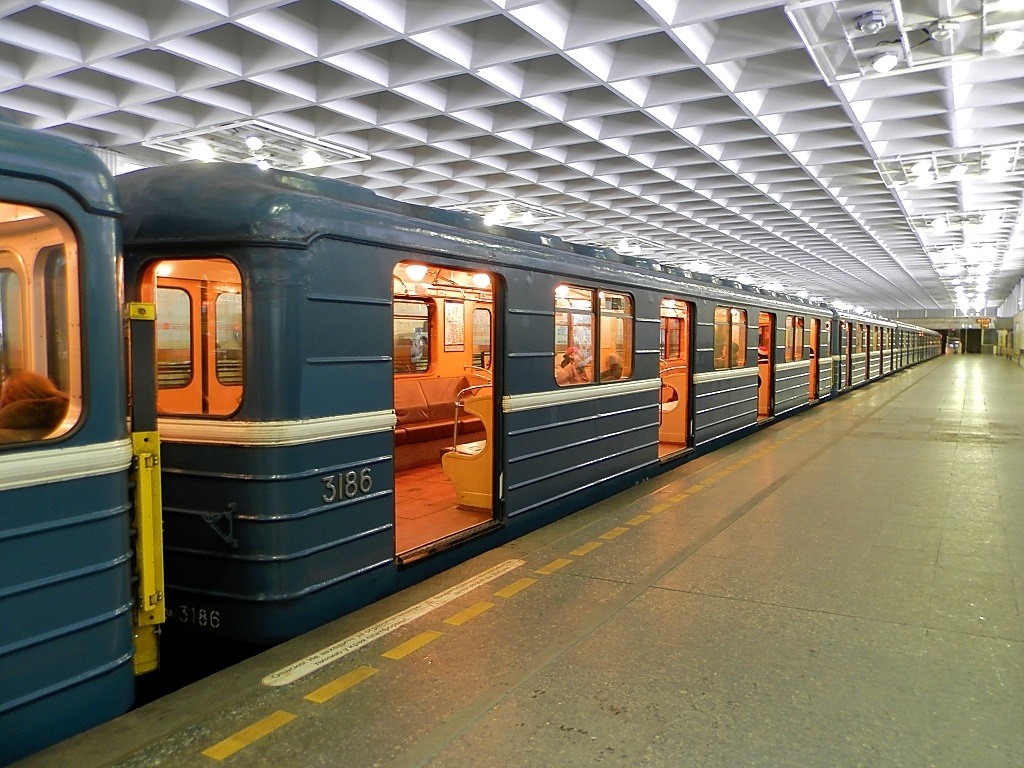 Метро девяткино 05.09. Девяткино (станция метро). Метро Санкт-Петербурга станция Девяткино. Станция Девяткино СПБ. Станция метро Девяткино СПБ.
