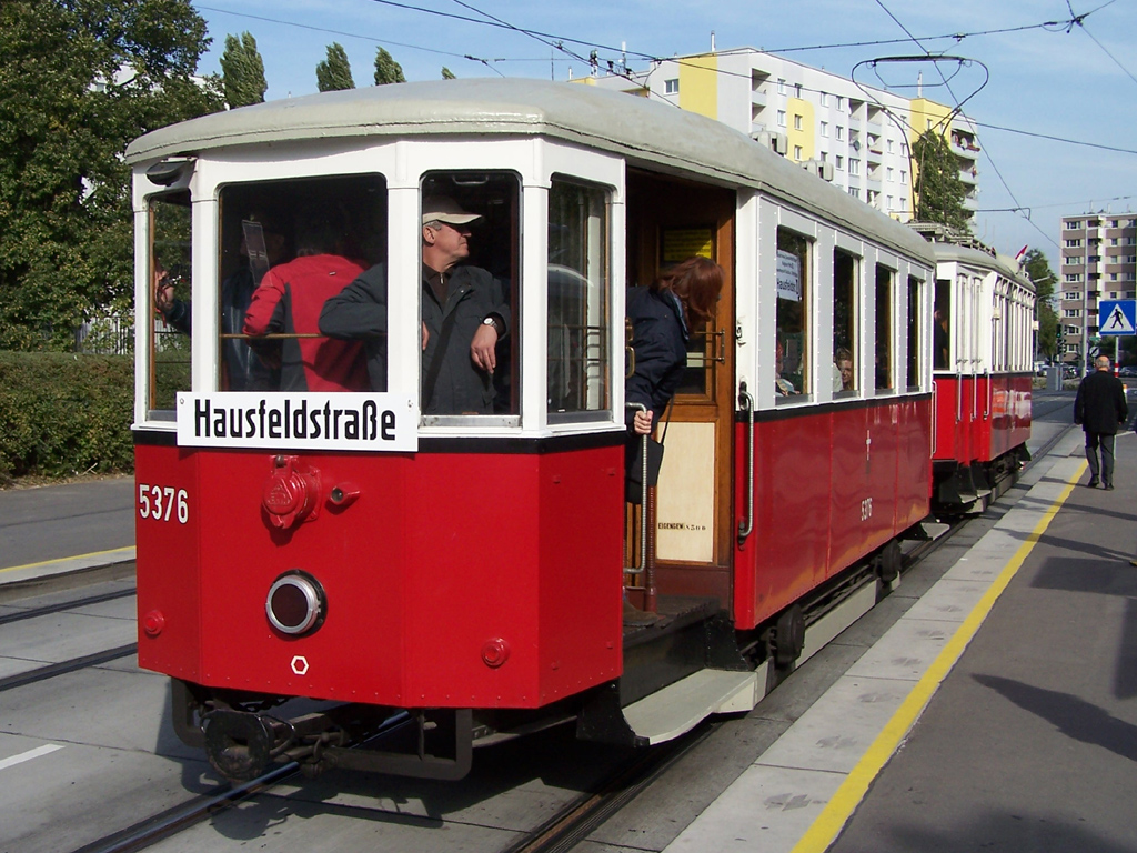 维也纳, Graz Type  m3 # 5376; 维也纳 — Opening of the new line 26 Kagraner Platz — Hausfeldstrasse