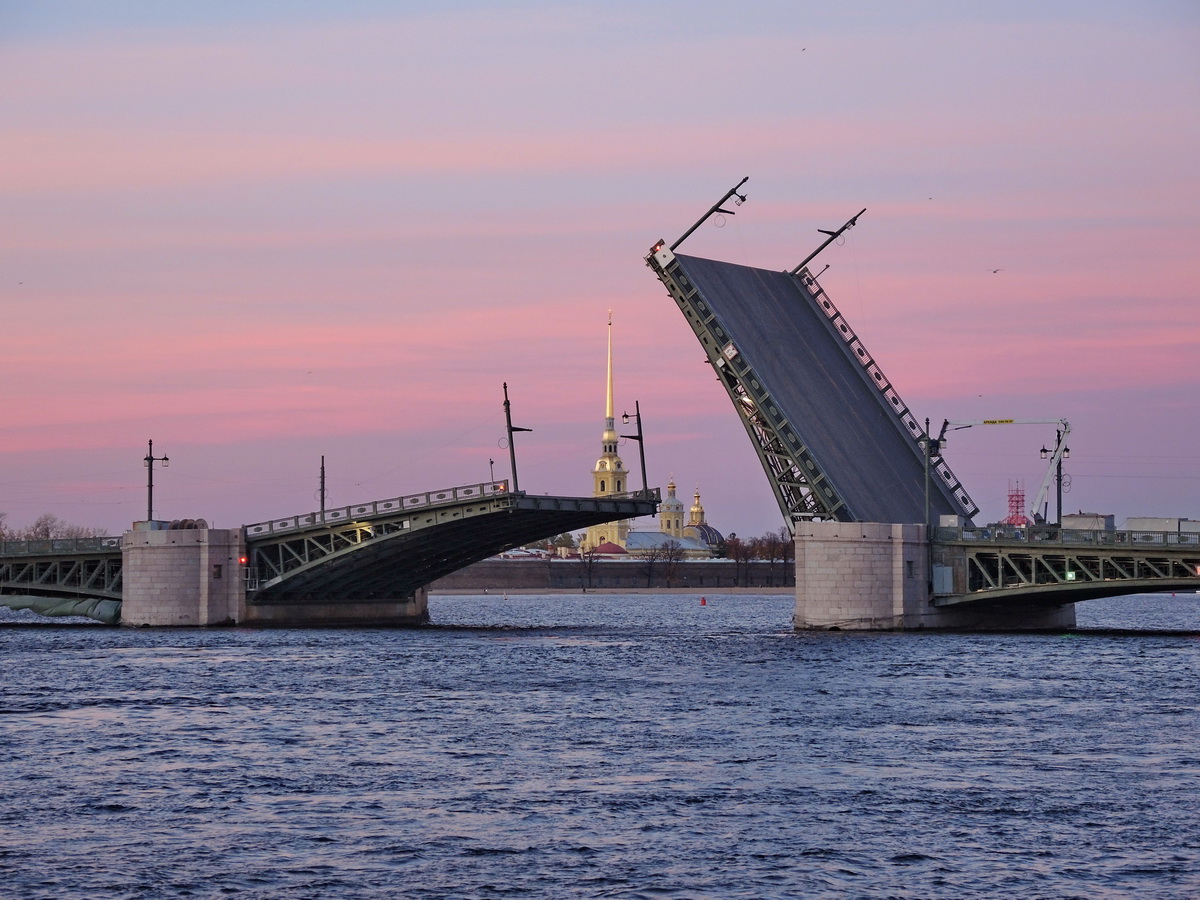 Petrohrad — Reconstruction of Dvortsoviy Bridge