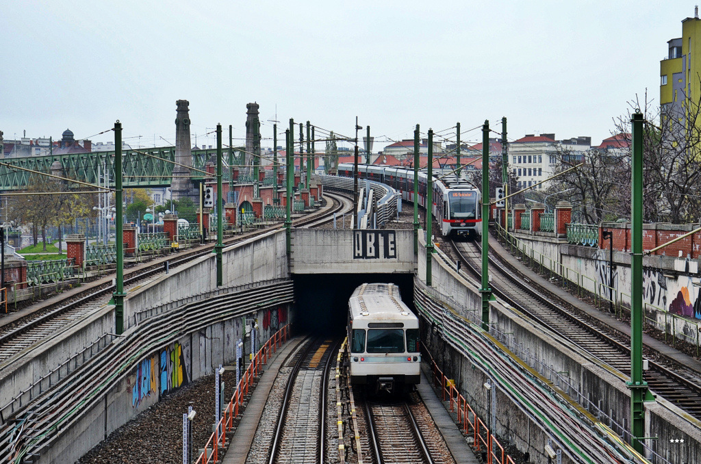 Вена — U-Bahn — линия U4; Вена — U-Bahn — линия U6; Вена — Штадтбан