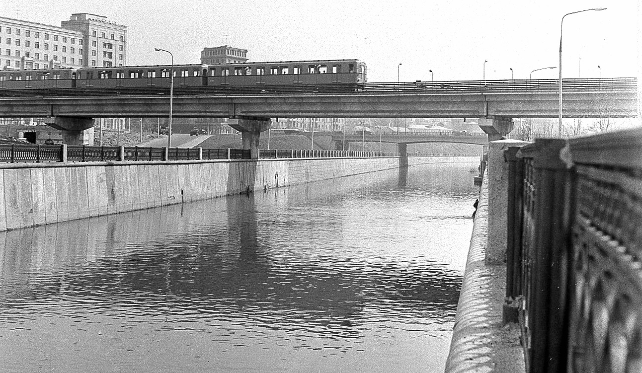 Москва — Метрополитен — [1] Сокольническая линия; Москва — Метрополитен — Подвижной состав — Д