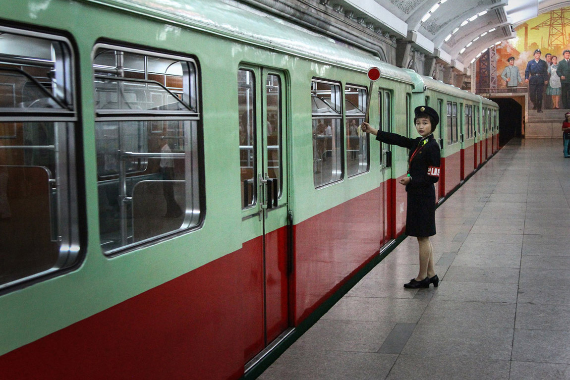 Пхеньян — линия 1 — станция Пухын (Освоение Родины); Пхеньян — Работники электротранспорта