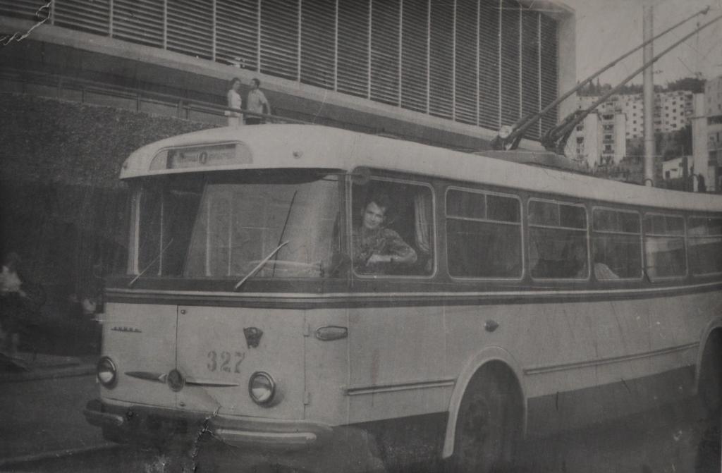 Крымский троллейбус, Škoda 9Tr2 № 327