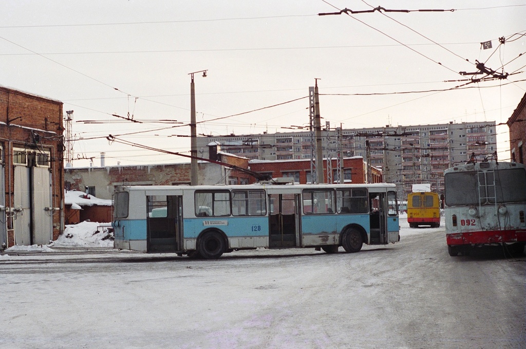 Jekaterinburg, ZiU-682G [G00] № 128; Jekaterinburg, ZiU-682V [V00] № 092