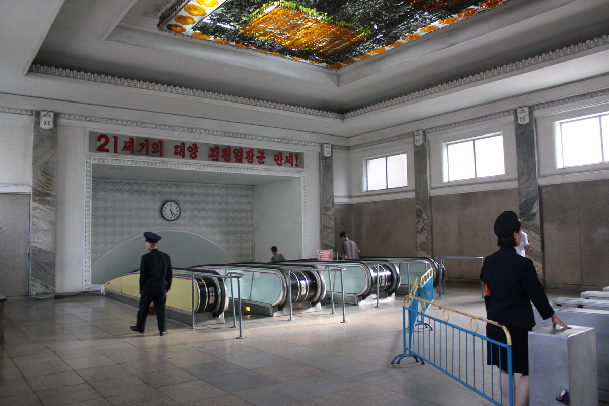 Пхеньян — линия 1 — станция Пухын (Освоение Родины)