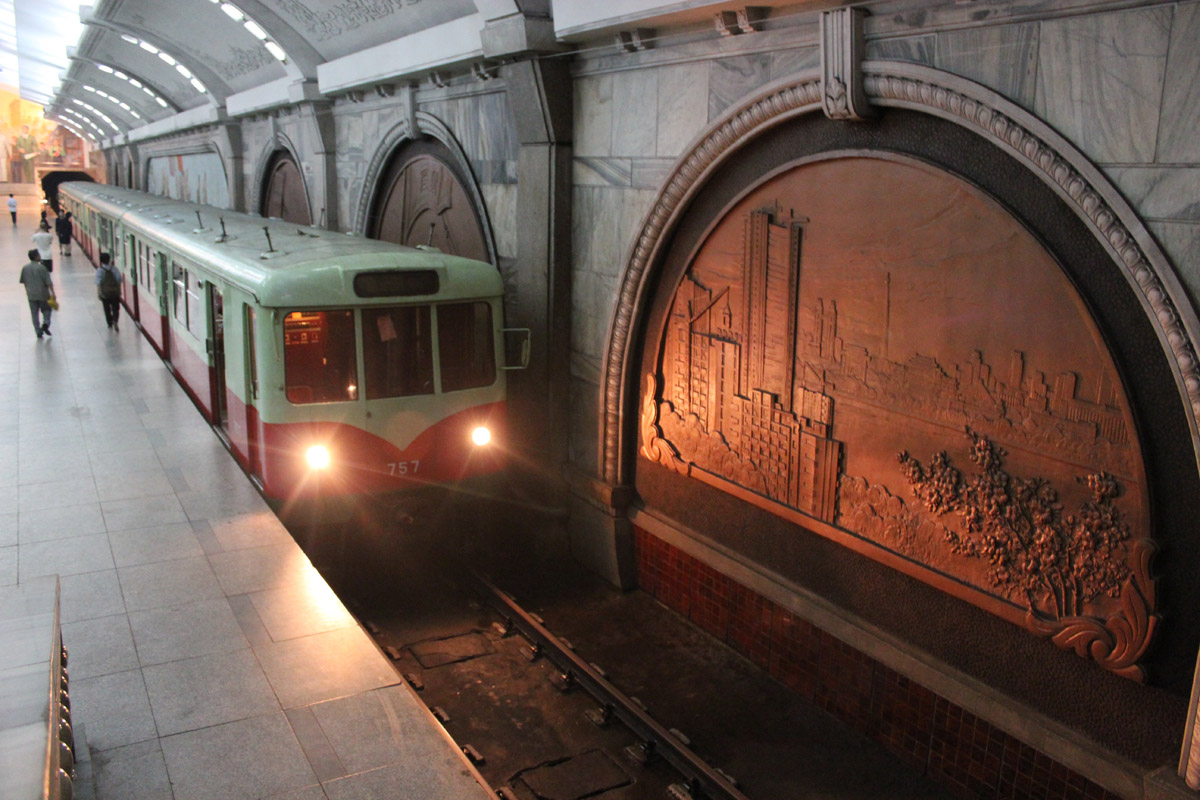 Пхеньян, BVG D № 757; Пхеньян — линия 1 — станция Пухын (Освоение Родины)