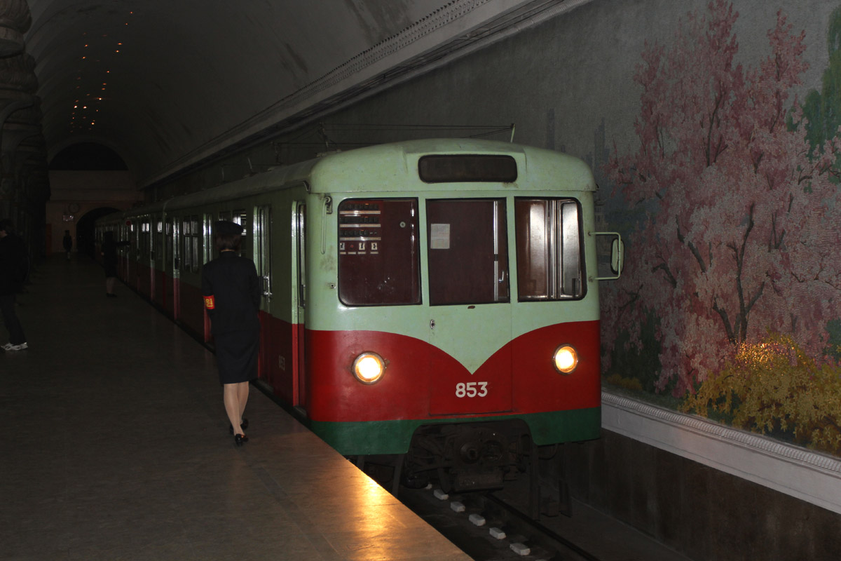 Пхеньян, BVG D № 853; Пхеньян — линия 1 — станция Ёнгван (Процветание)