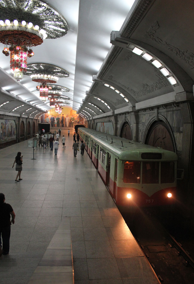Pyongyang, BVG D nr. 757; Pyongyang — Chŏllima Line (천리마선) — Puhŭng Station (부흥))