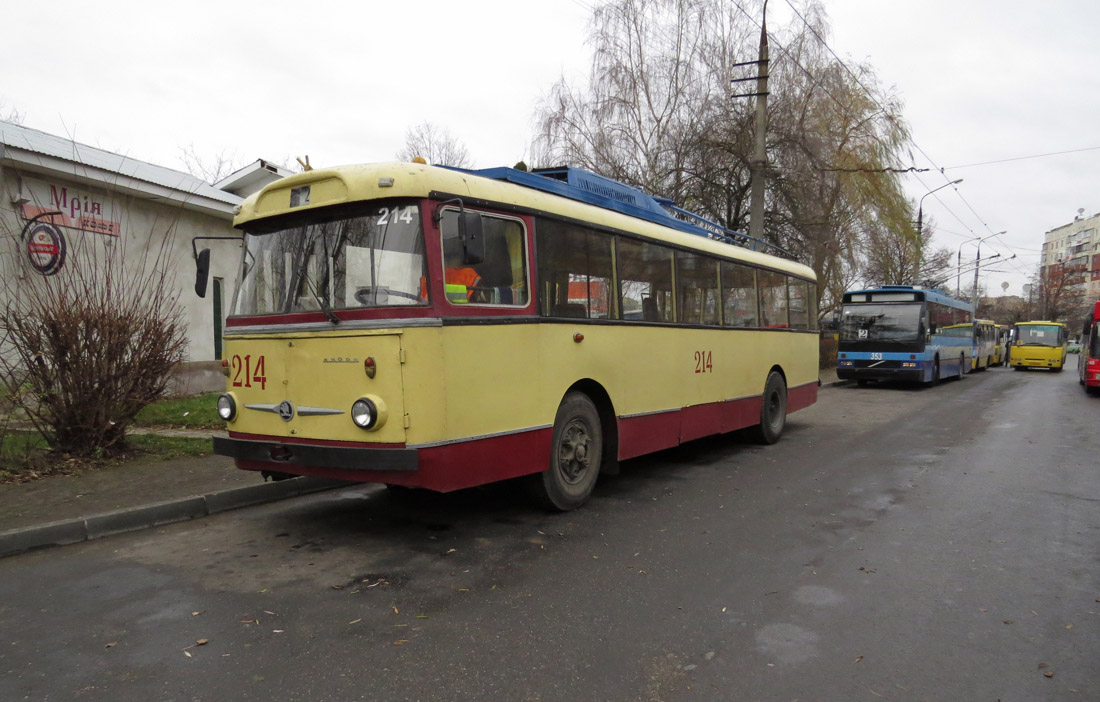 Черновцы, Škoda 9TrH27 № 214; Черновцы, Den Oudsten B88 № 353