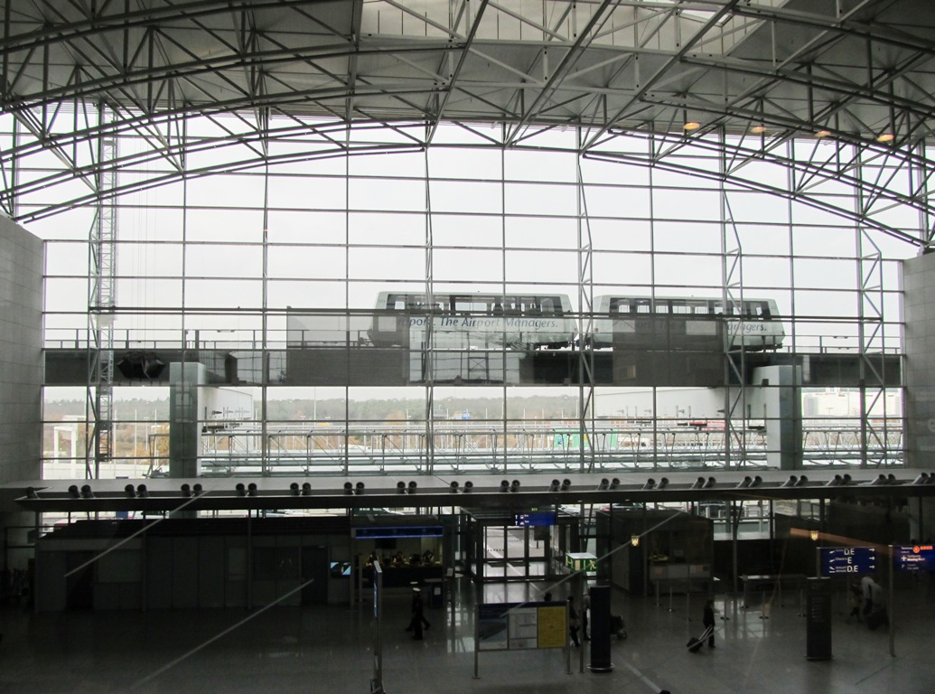 Frankfurt am Main — SkyLine — Air port automatic people mover