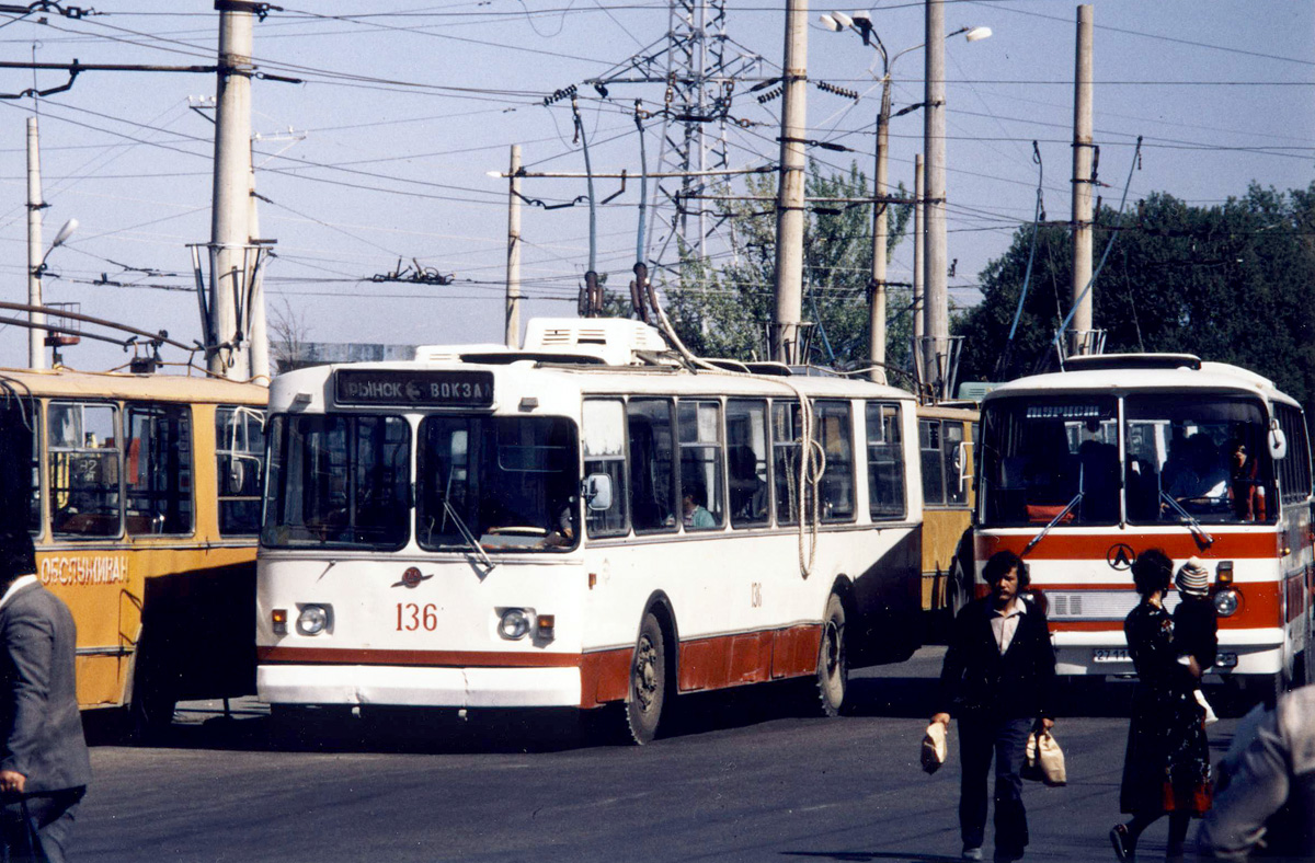 Самарканд, ЗиУ-682В [В00] № 136; Самарканд — Старые фотографии — троллейбус