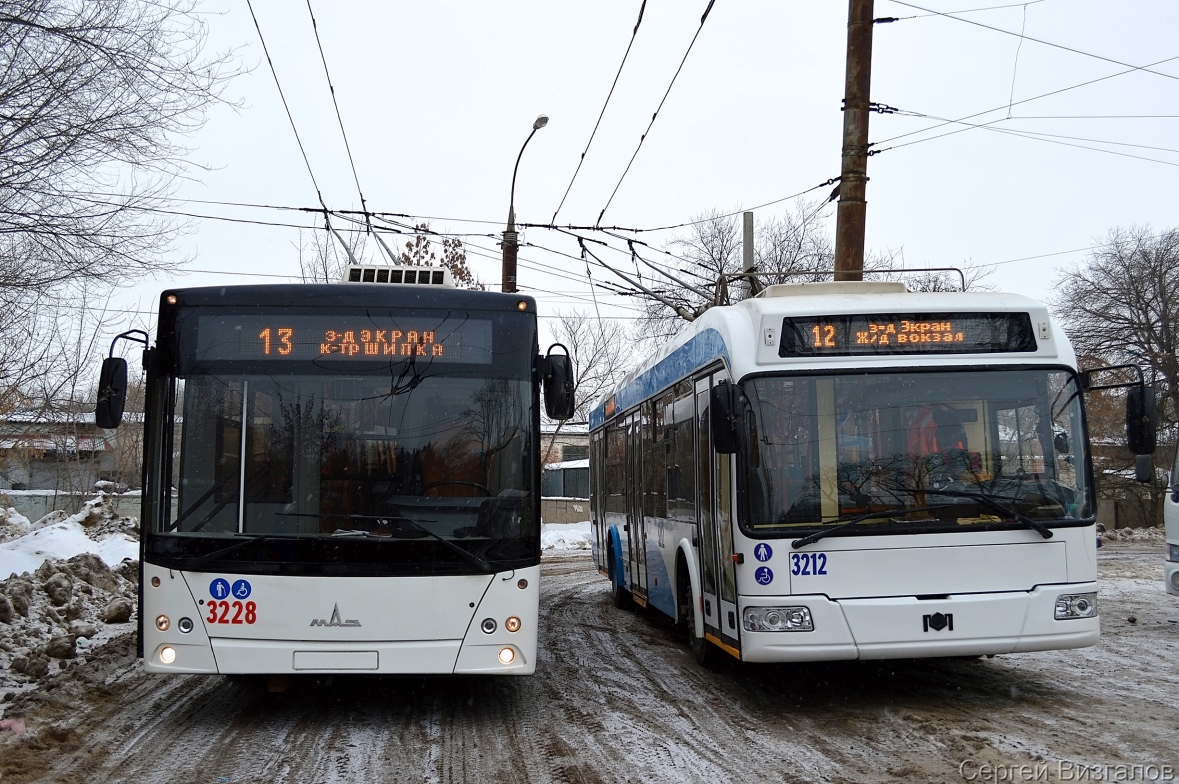 Самара, МАЗ-ЭТОН Т203 № 3228; Самара, БКМ 321 № 3212; Самара — Конечные станции и кольца (троллейбус)