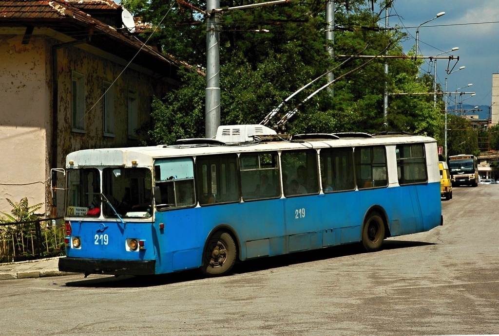 Перник, ЗиУ-682В1УА № 219; Перник — Троллейбусы ЗИУ 682.