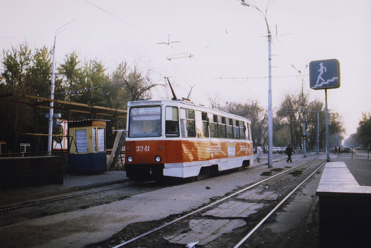 Tachkent, 71-605 (KTM-5M3) N°. 3241
