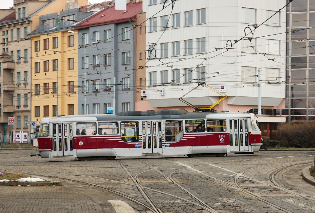 Prága, Tatra T3R.PLF — 8251