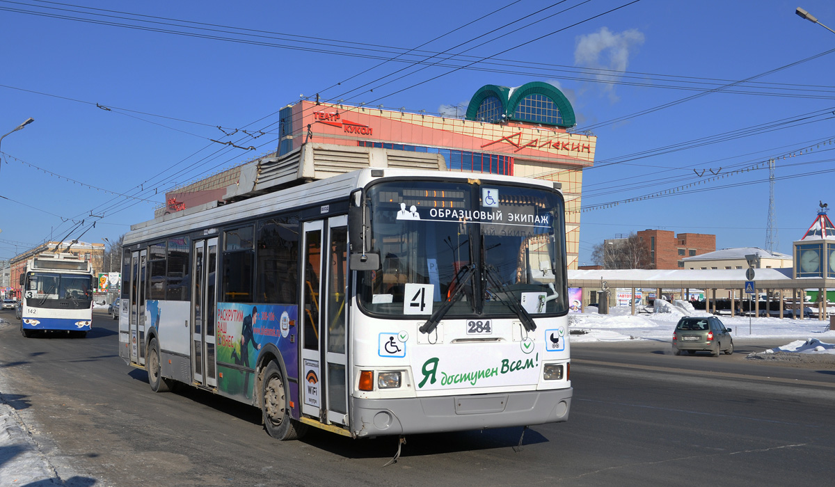 Omsk, LiAZ-52803 # 284