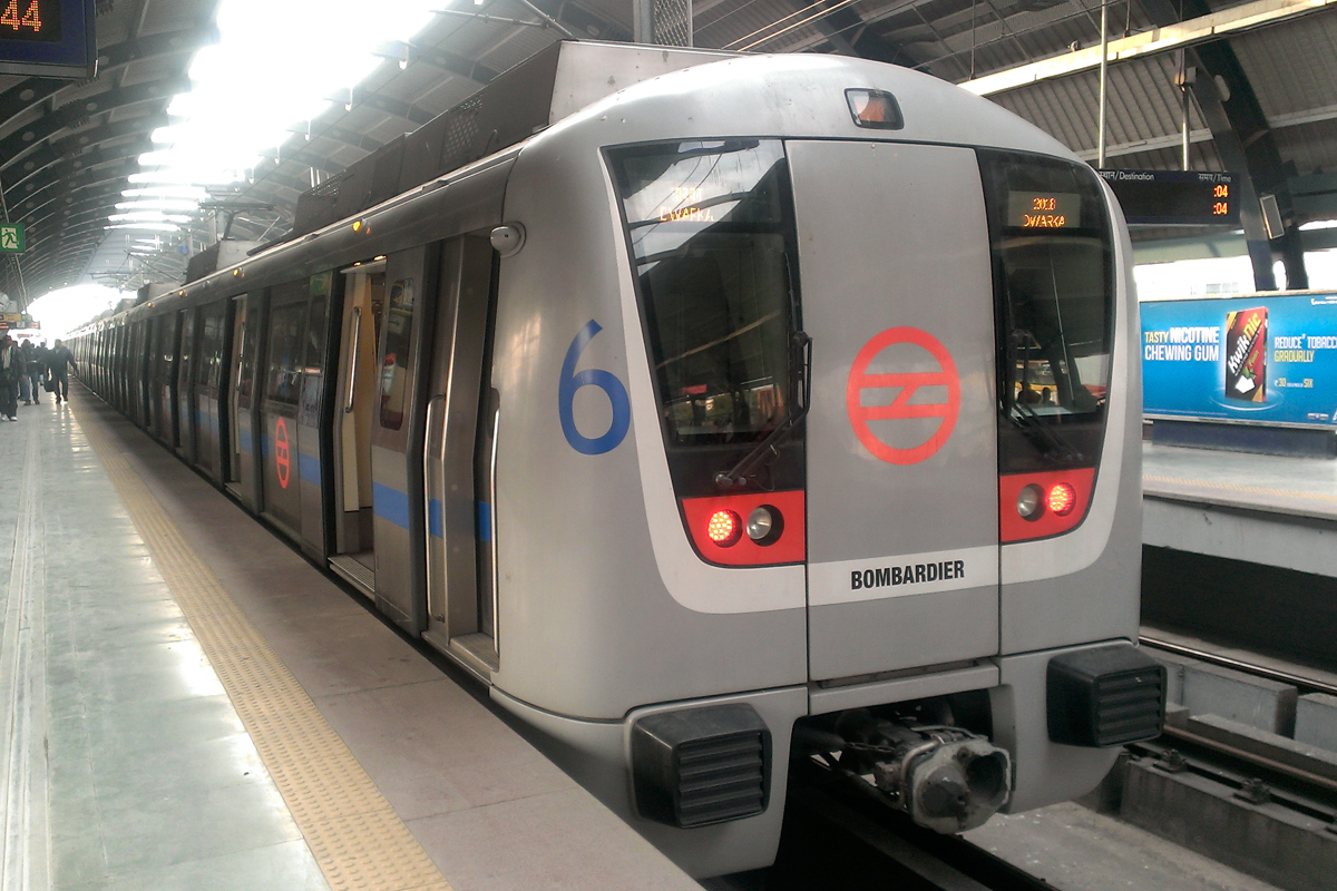 Új-Delhi — Metro