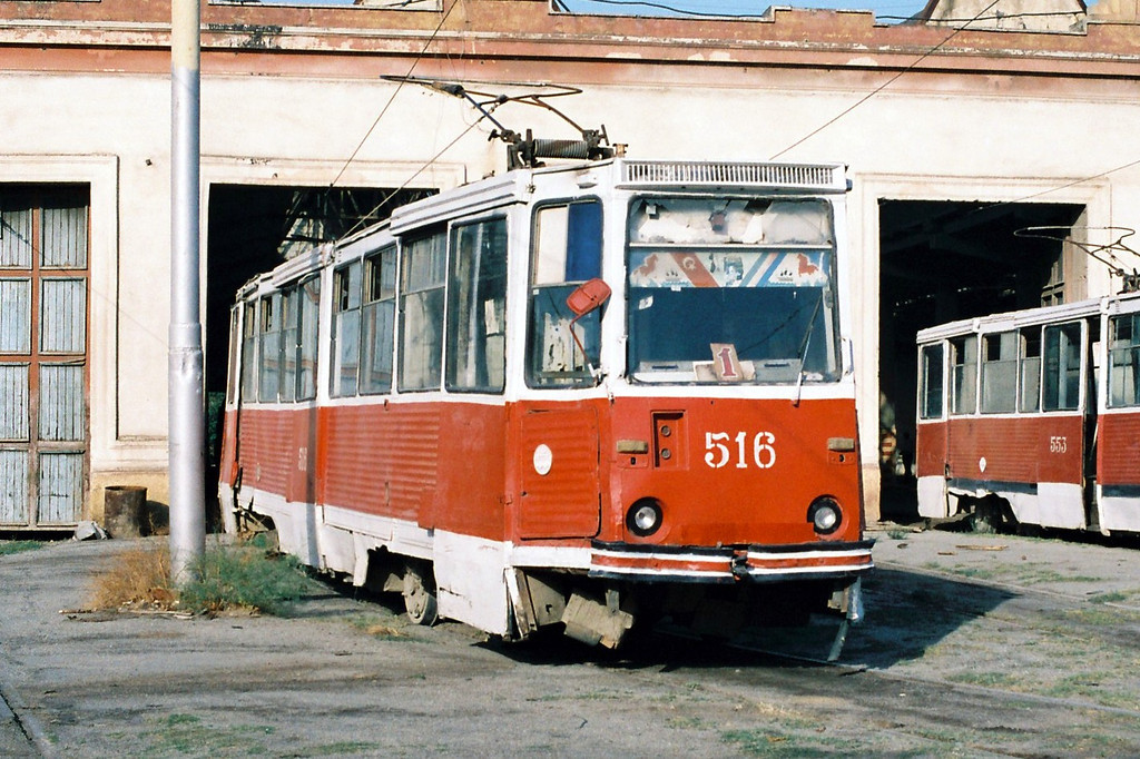 Баку, 71-605 (КТМ-5М3) № 516; Баку — Сентябрь 1999; Баку — Трамвайное депо
