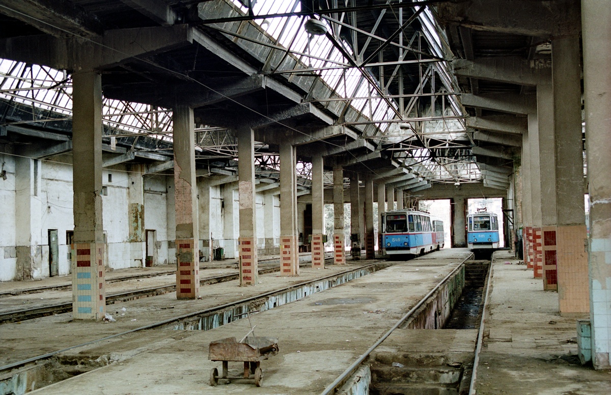 Baku, 71-605 (KTM-5M3) № 548; Baku, 71-605 (KTM-5M3) № 521; Baku — Tram depot