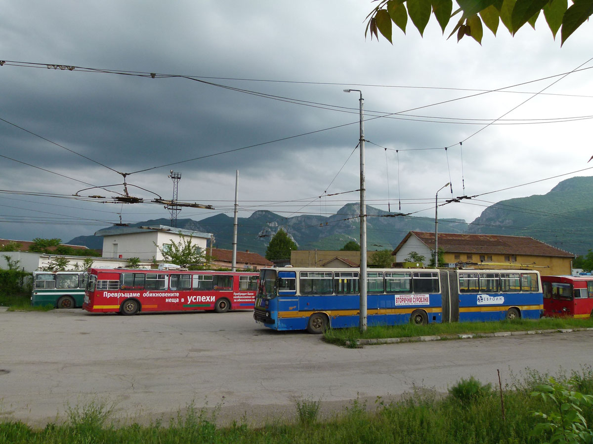 Враца, Ikarus 280.92 № 118; Враца — Тролейбусно депо