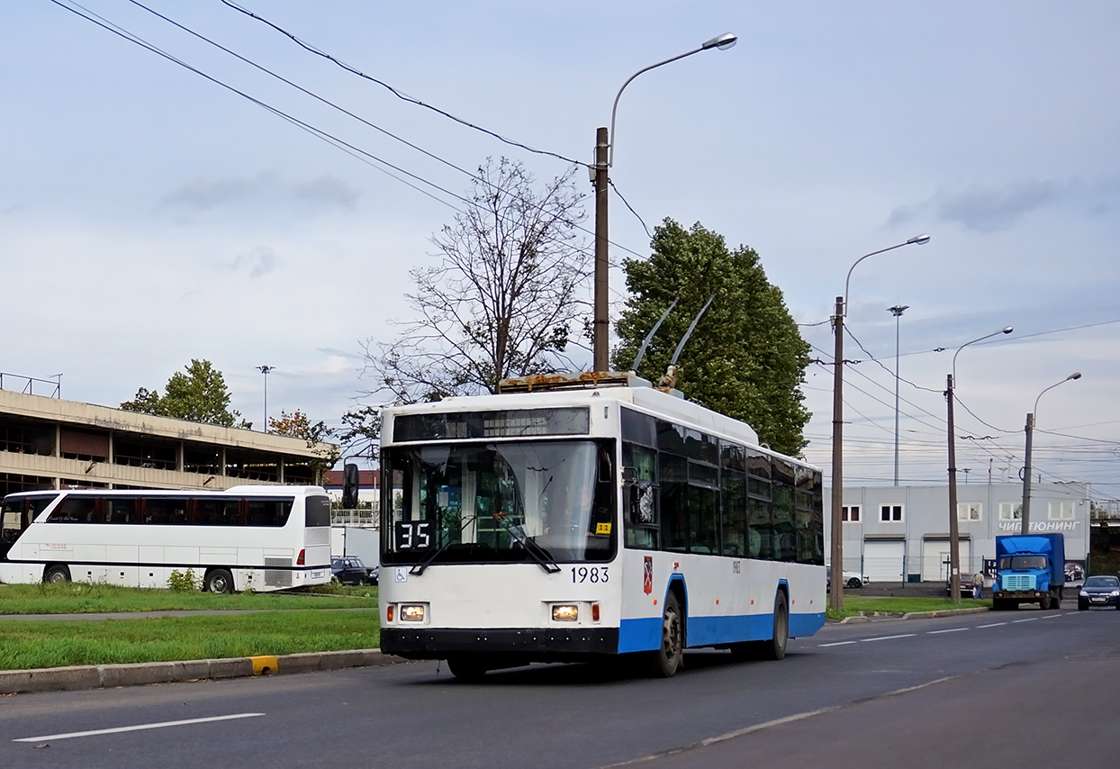 Sankt Petersburg, VMZ-5298.01 (VMZ-463) Nr. 1983