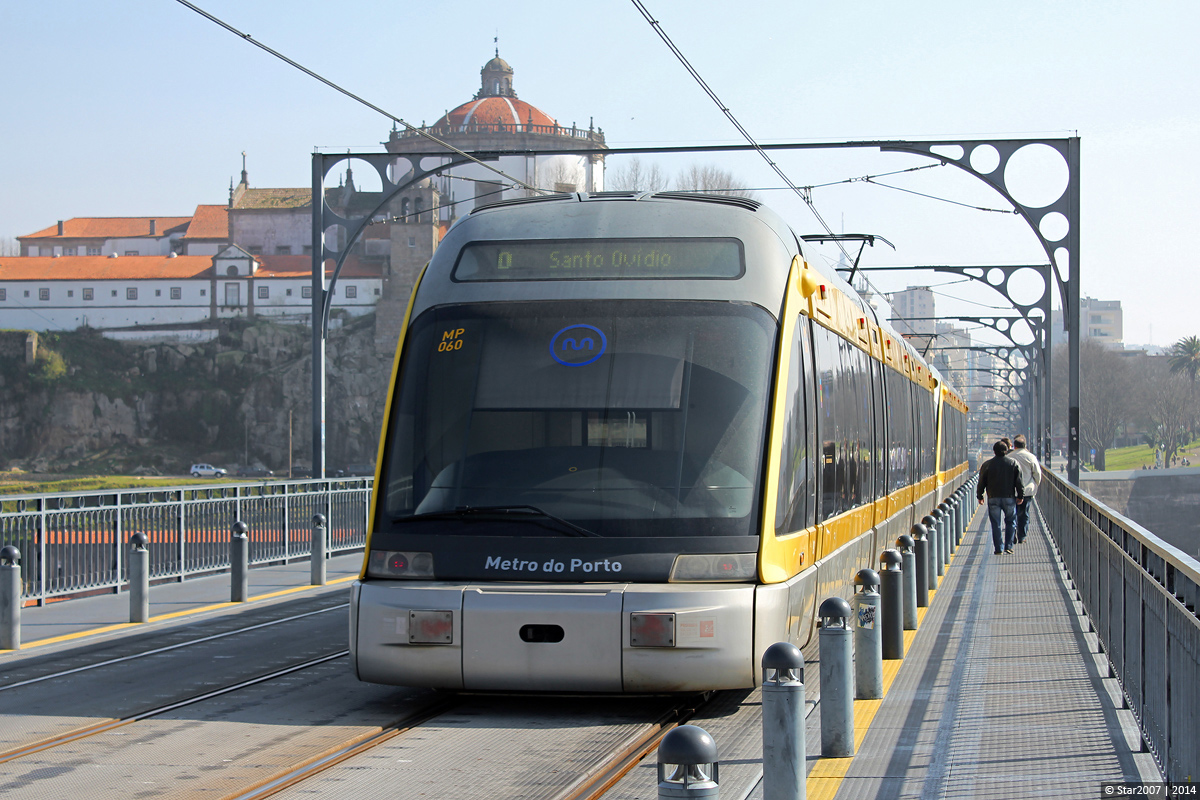 Porto, Bombardier Eurotram (Flexity Outlook) № MP060