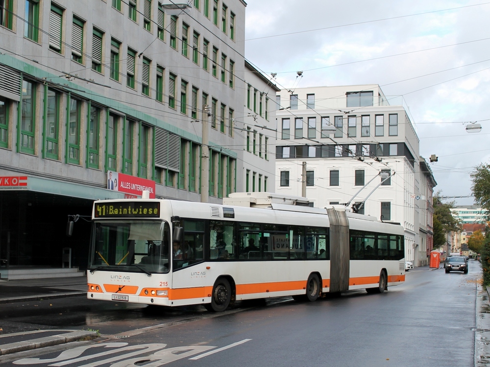 Linz, Volvo V 7000 AT № 215