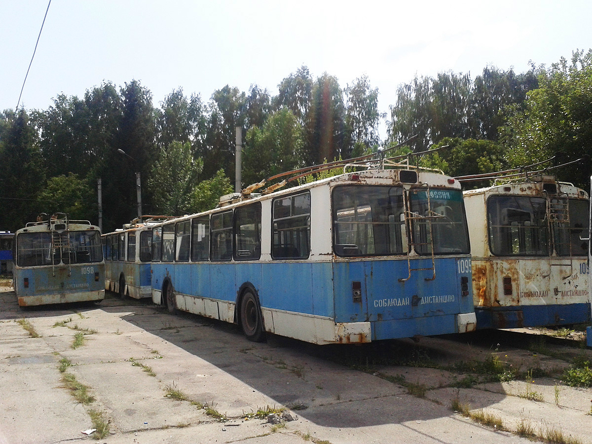 Новочебоксарск, БТЗ-5201 № 1095; Новочебоксарск, ЗиУ-682 (УРТТЗ) № 1098