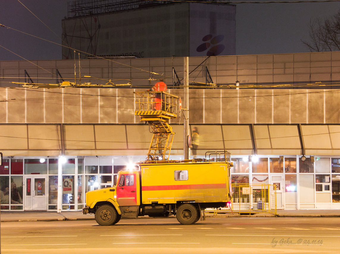 Moscow — Construction and repairs; Moscow — Electric power service — Miscellaneous photos