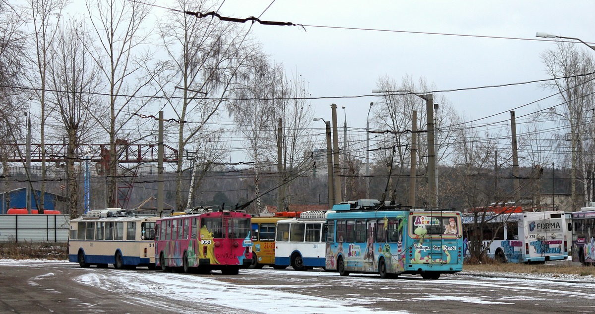 Tomsk, ZiU-682G-012 [G0A] № 352; Tomsk, LiAZ-5280 (VZTM) № 362; Tomsk — Trolleybus Depot
