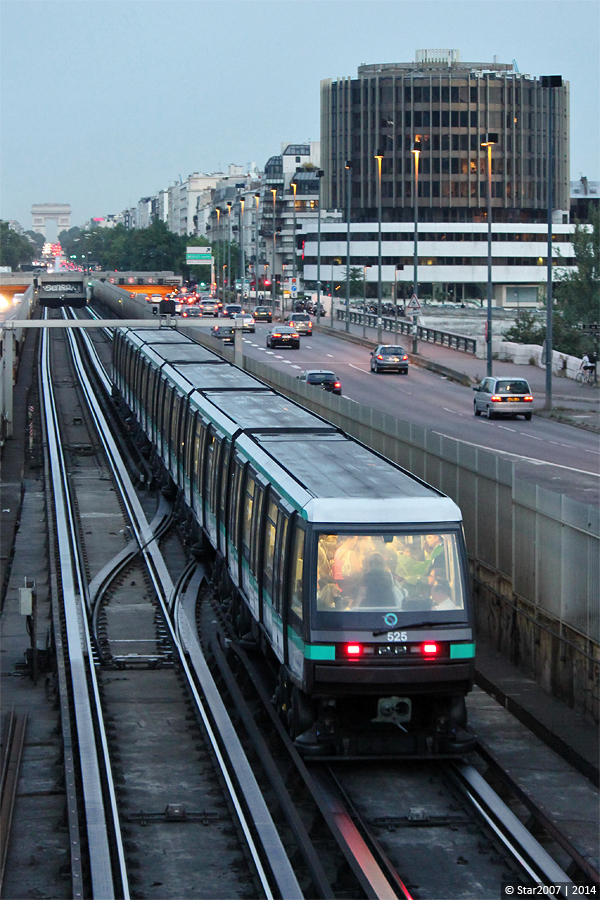 Париж -  Версаль -  Ивелин, Alstom MP 05 № 525