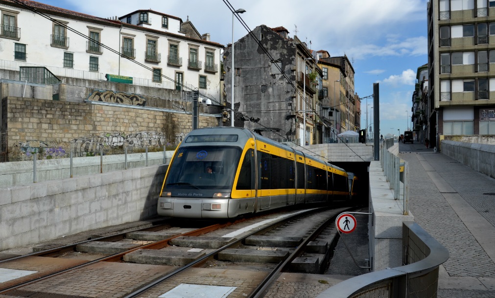 Porto, Bombardier Eurotram (Flexity Outlook) nr. MP039