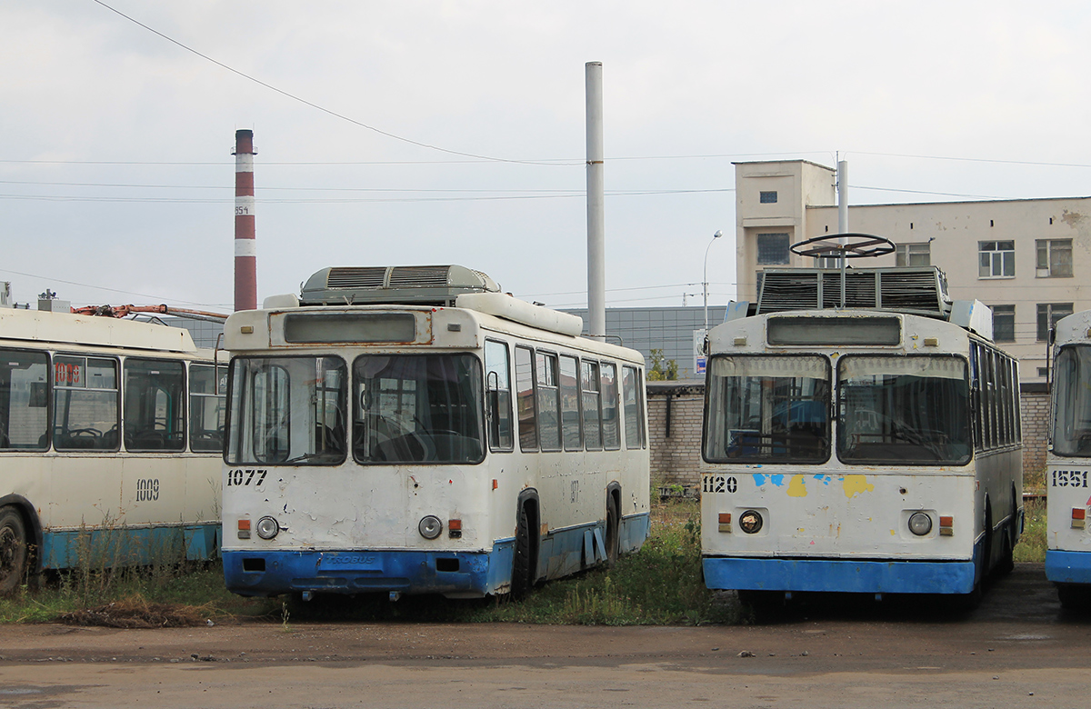 Ufa, BTZ-5276-01 č. 1120; Ufa, BTZ-5276-04 č. 1077; Ufa — Trolleybus Depot No. 1
