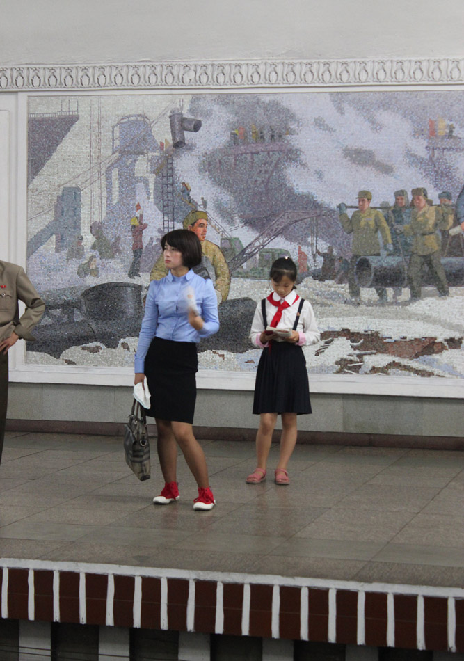 Pyongyang — Hyŏksin Line (혁신선) — Kŏnsŏl Station (건설)