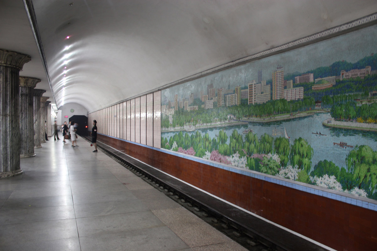 Пхеньян — линия 2 — станция Конгук (Основание Государства)