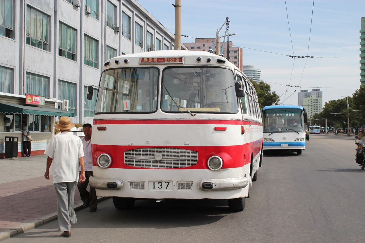 Пхеньян, Chollima 72 № 137; Пхеньян, Chollima 091 № 131; Пхеньян — Покатушки на троллейбусе Chollima 72 № 137