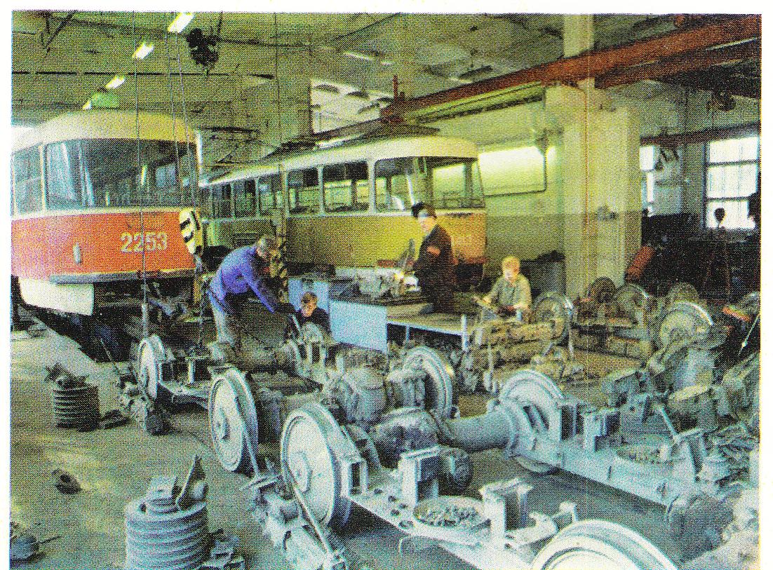 Iževsk, Tatra T3SU (2-door) č. 2253; Moskva, Tatra T3SU č. 1413; Iževsk — Old photos; Iževsk — Tramway deport # 2