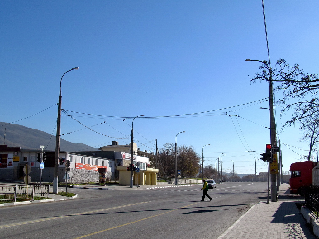 Новарасійск — Строительство и расширение проезжей части Сухумского шоссе; Новарасійск — Троллейбусные линии