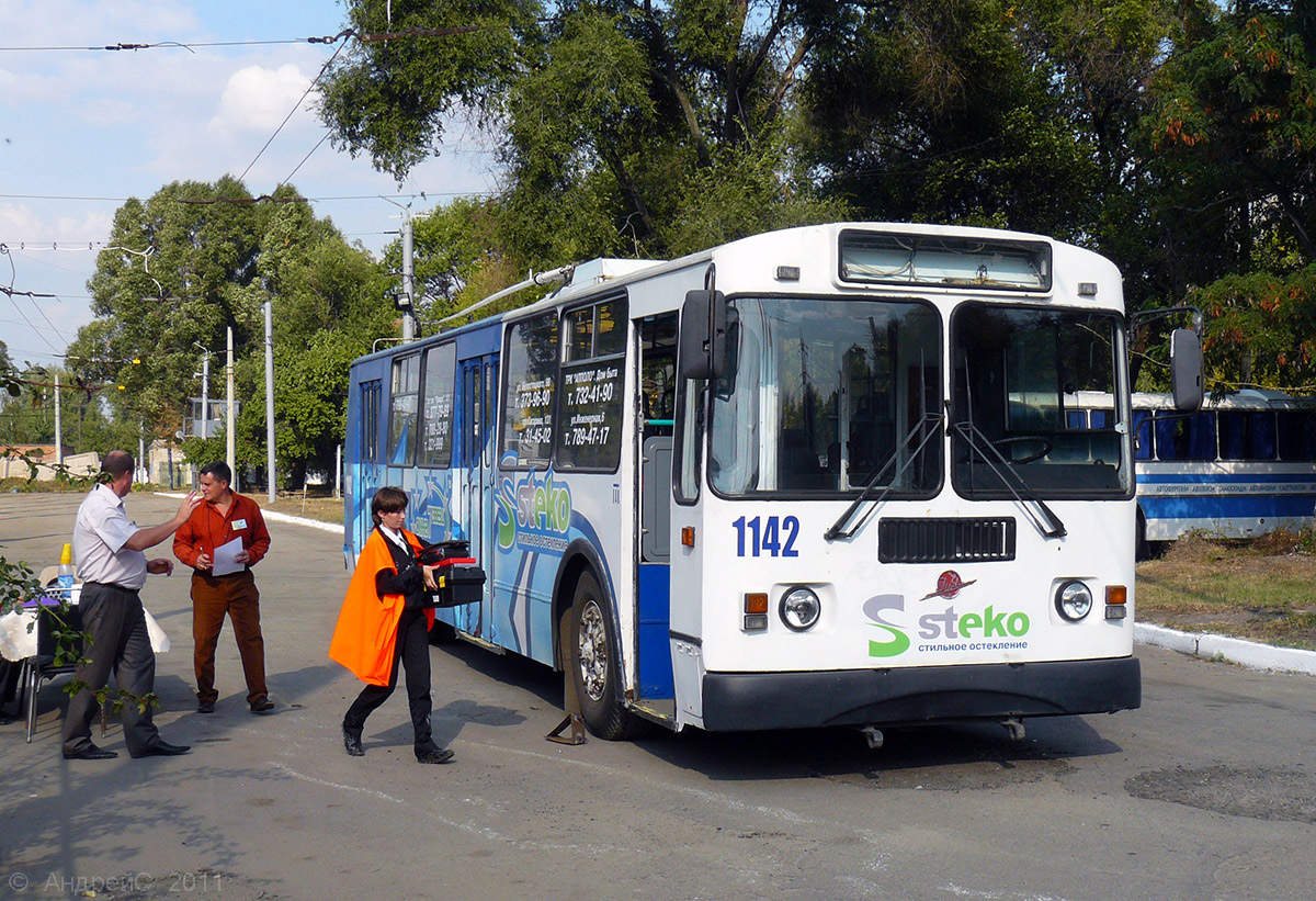 Dnyepro, ZiU-682G-016 (018) — 1142; Dnyepro — Electric transit driving competition; Szumi — Personnel; Dnyepro — Territory trolley depot