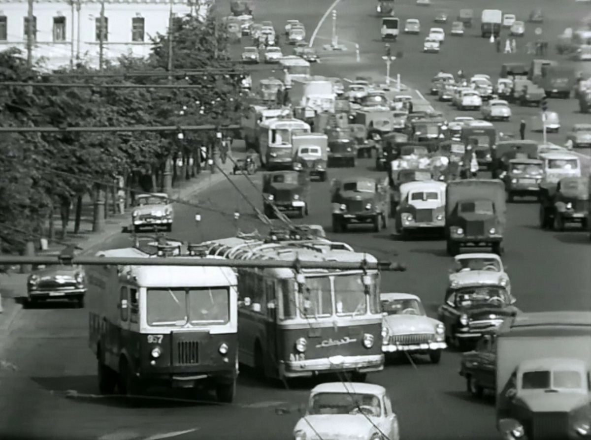 Moskau, TG-3M Nr. 957; Moskau, SVARZ MTBES Nr. 413; Moskau — Trolleybuses in the movies