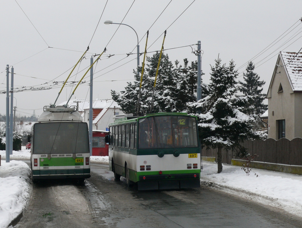 Plzeň, Škoda 14TrM nr. 407; Plzeň, Škoda 21TrACI nr. 482