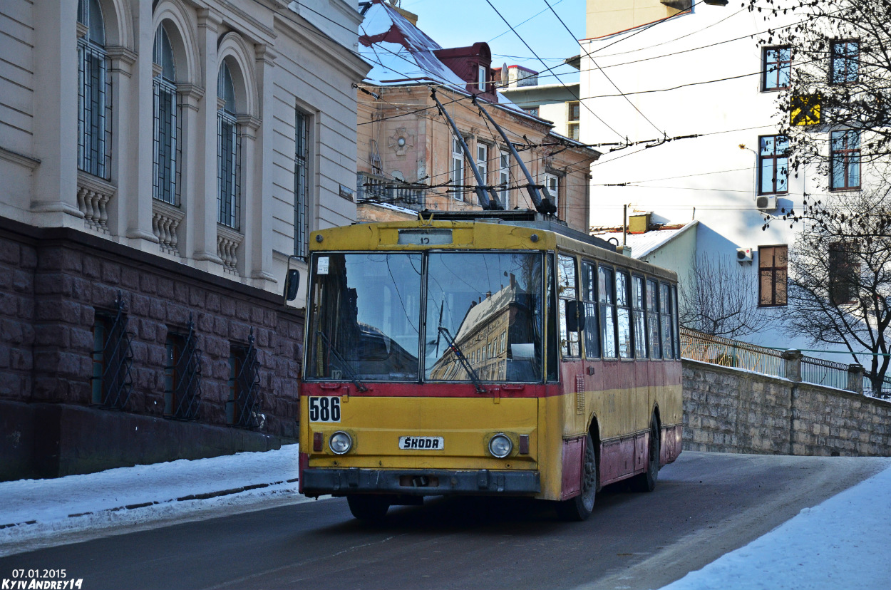 Львів, Škoda 14Tr11/6 № 586