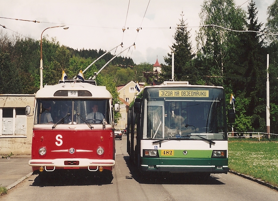 帕杜比赤, Škoda 9TrHT28 # 358; 皮爾森, Škoda 21TrACI # 482; 瑪麗亞溫泉 — Trolleybusses from other cities • Trolejbusy z jiných měst