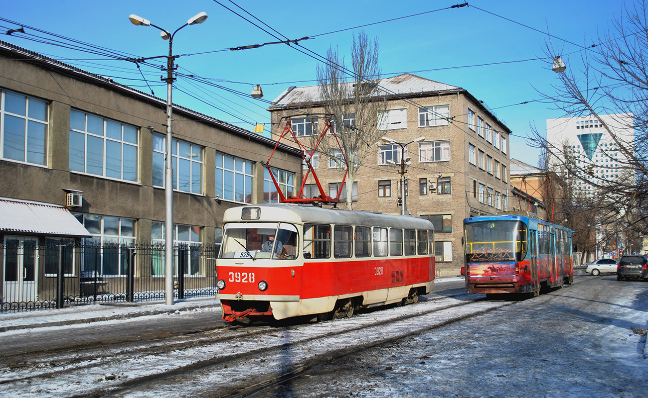 Donetsk, Tatra T3SU № 3928; Donetsk, K1 № 3022