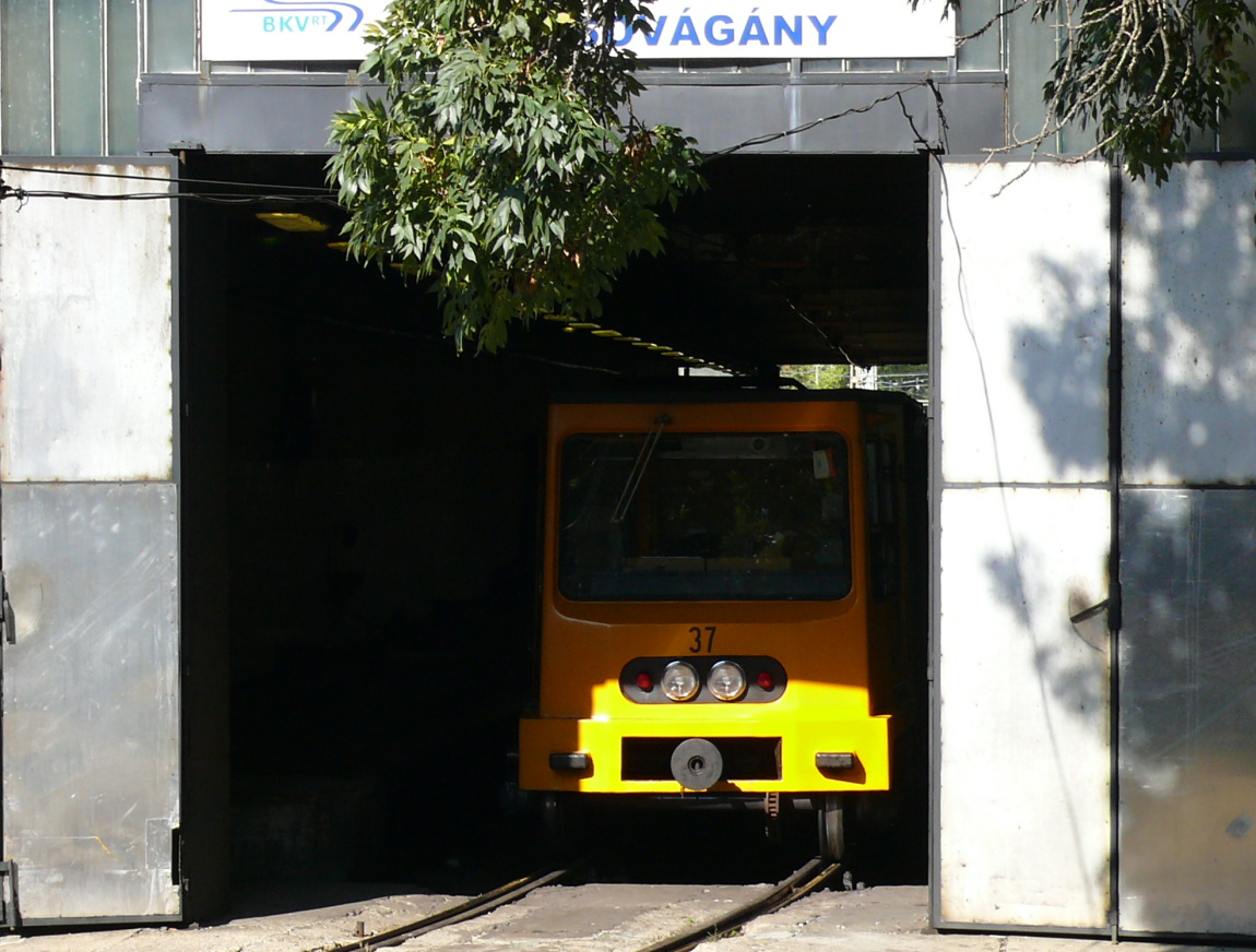Будапешт, Ganz-MÁVAG MillFAV № 37; Будапешт — Подземная железная дорога Тысячелетия (M1); Будапешт — Трамвайные депо