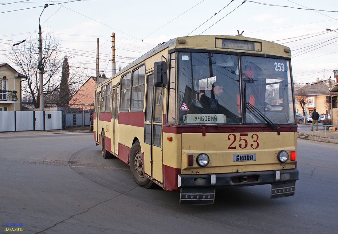Черновцы, Škoda 14Tr02 № 253