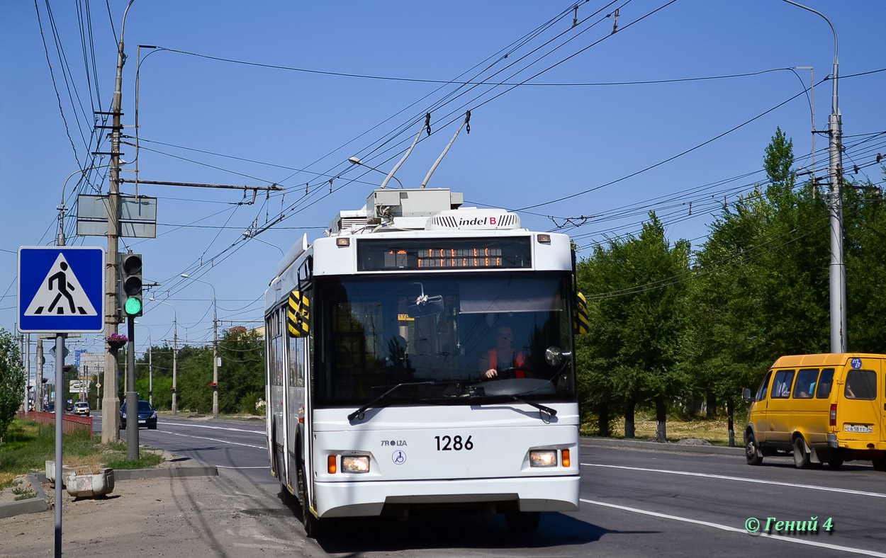 Скорости движения троллейбус. Троллейбусы Волгограда. Троллейбус на шоссе. Волжский троллейбус. Троллейбус ГАЗ.
